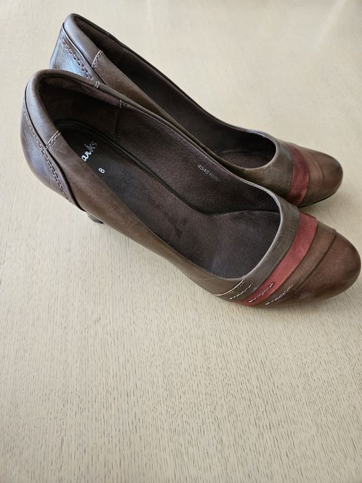 Sprzedam buty Clarks brązowe