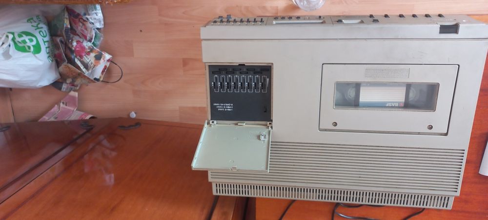 Відеомагнітофон вм-12 часів ссср