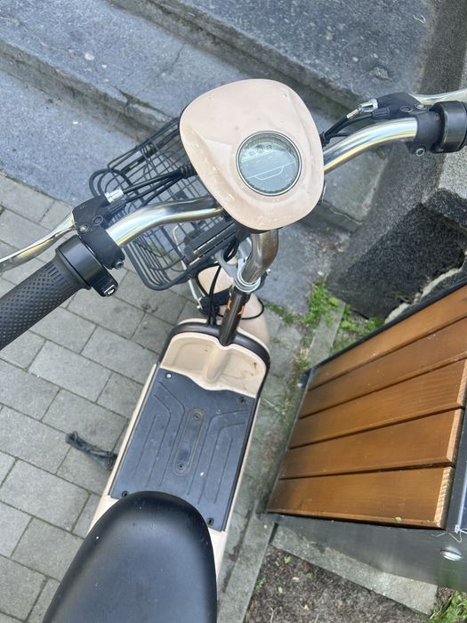 Hulajnoga skuter elektryczny