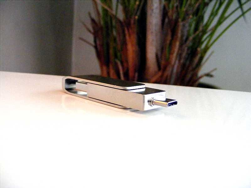 Nowy Pendrive Metal Silver 2TB 2000 GB (srebrny, złącze USB i USB-C)
