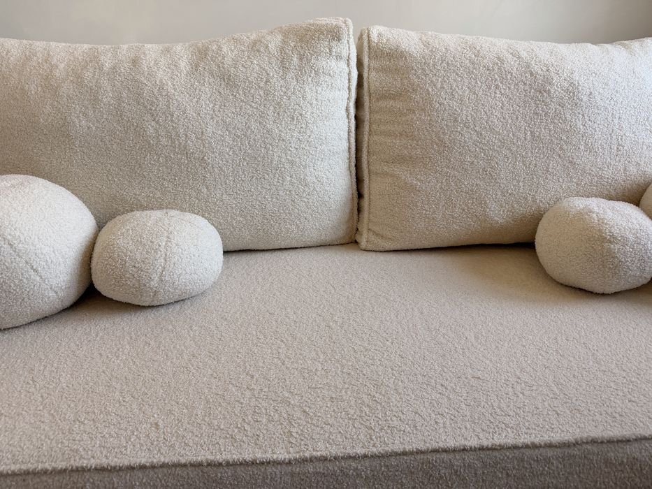 Sofa w IDEALNYM stanie BOUCLE z funkcja spania