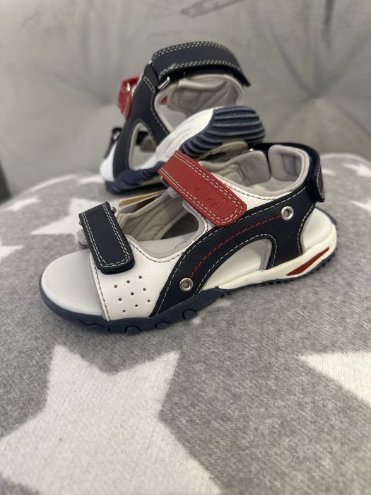 Дитячі нові шкіряні босоніжки Chicco 28 розмір