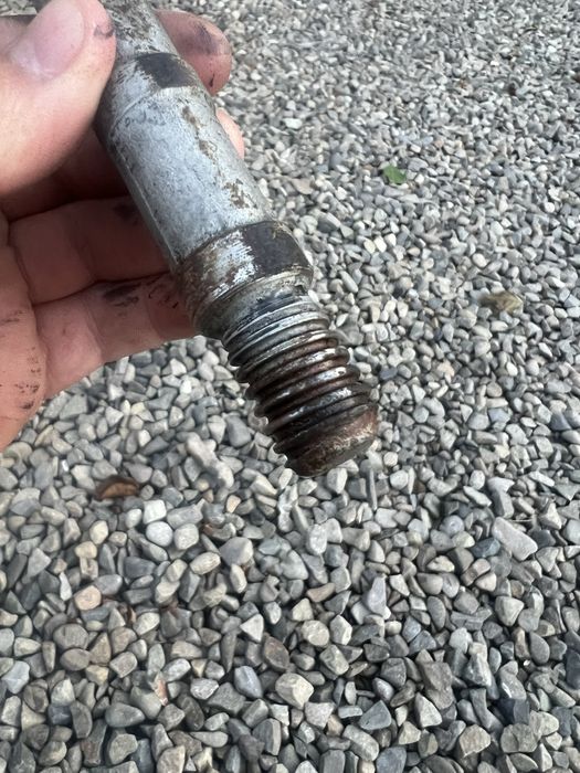 Буксирувальний гак (вушко) VW Golf 5/6 Touran Caddy Jetta 1T0805615B Оригінал