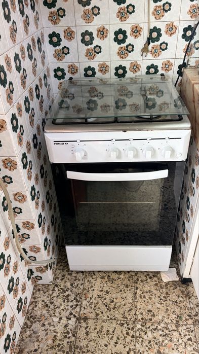 Armario de cozinha e fogao