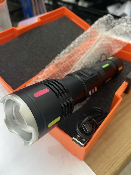 Lanterna Tática LED Potente – Recarregável USB