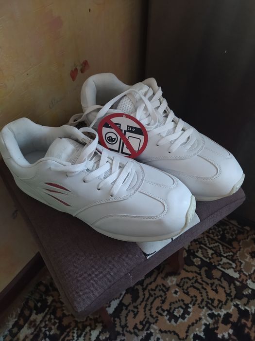 Кросівки чоловічі