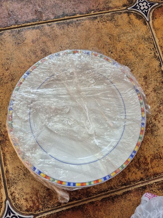 Віддам набір тарілок