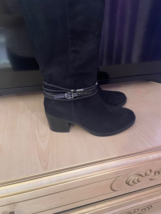 Демісезонні чобітки замшеві