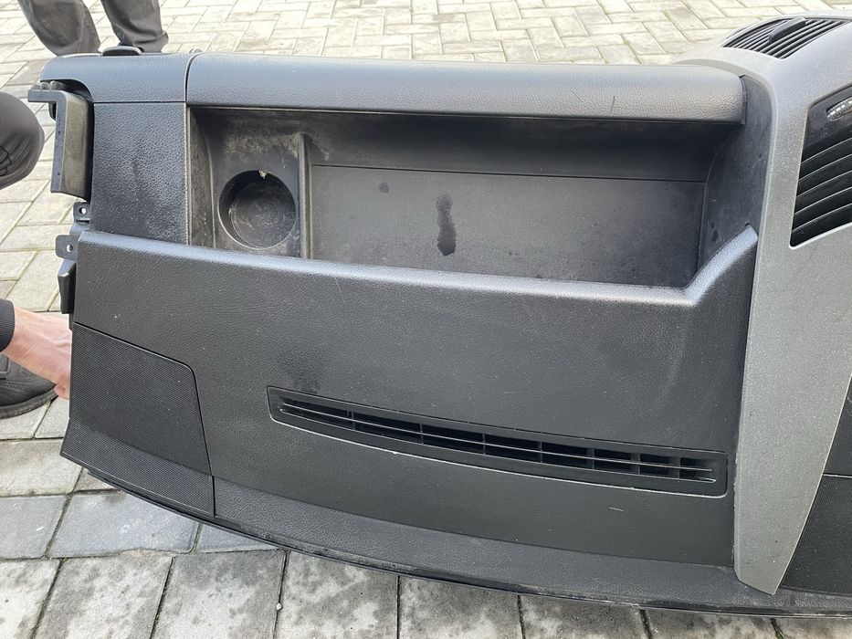 Торпедо / панель Mercedes Sprinter W906 / Crafter