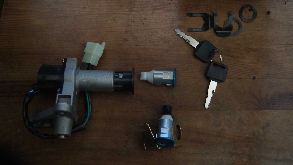 ZIPP SKUTER 2T 4T Stacyjka z zestawem zamków GY6 komplet