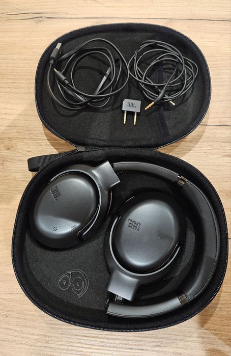 Headphones JBL Tour One M2. Ideais para tele-trabalho! Semi-Novos.