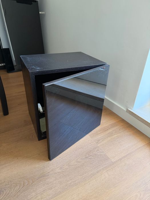 Sala completa, em madeira feita à medida + sofá-cama