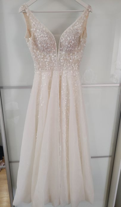 Suknia ślubna literka A