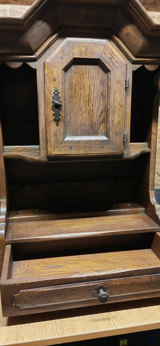 Przedwojenna debowa szafka na fajki