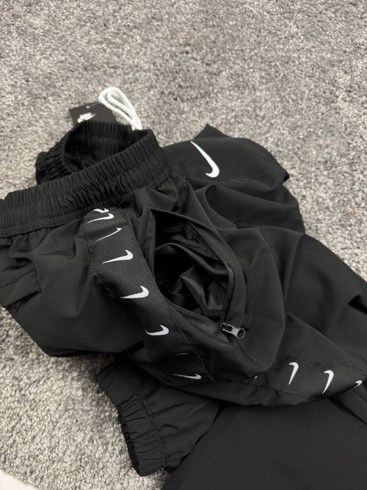 Штани Nike з лампасами