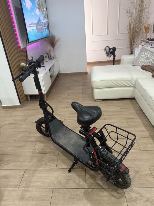 Trotinete com assento,cesto e lanterna
