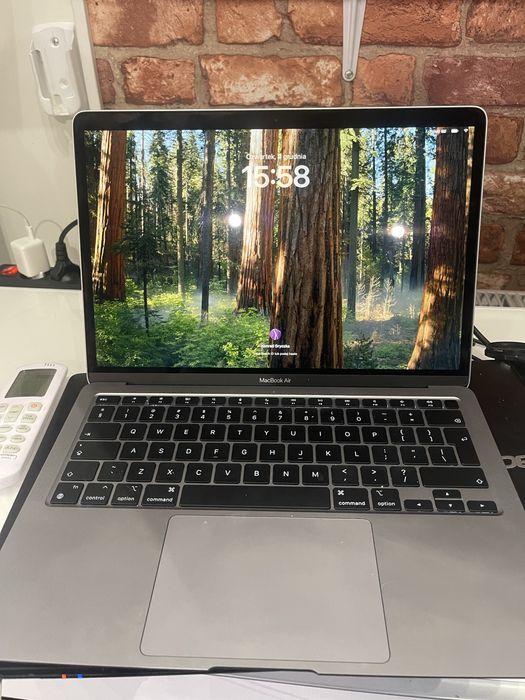 Mcbook air 1 8gb ramu 256 pamieci 2020