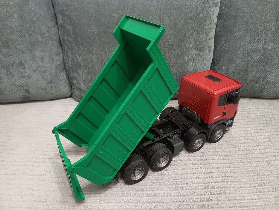 Машинка самоскид Scania від Bruder