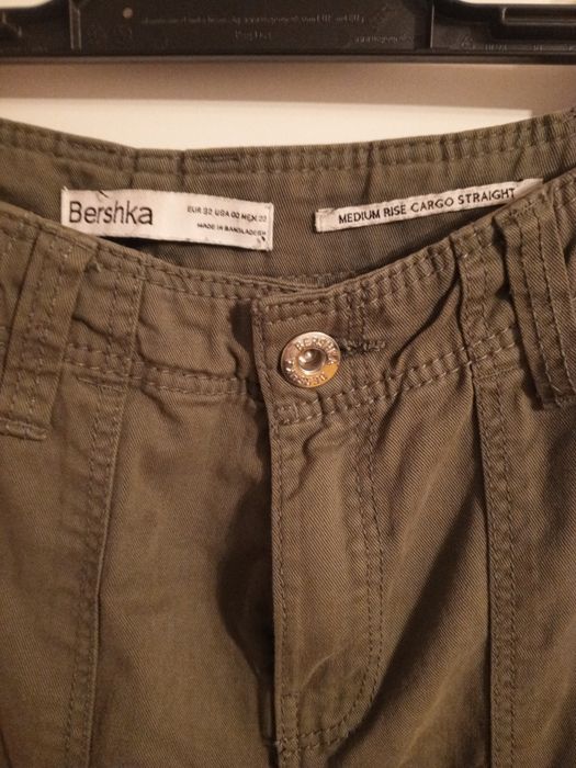 Spodnie khaki Bershka 32