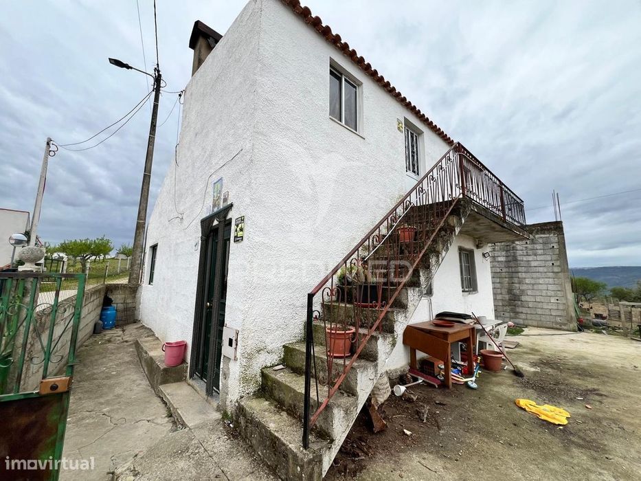 Moradia com terreno em Sequeiros – a poucos minutos de Torre de Mon...