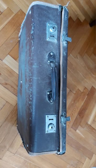 Dam w prezencie starą walizkę