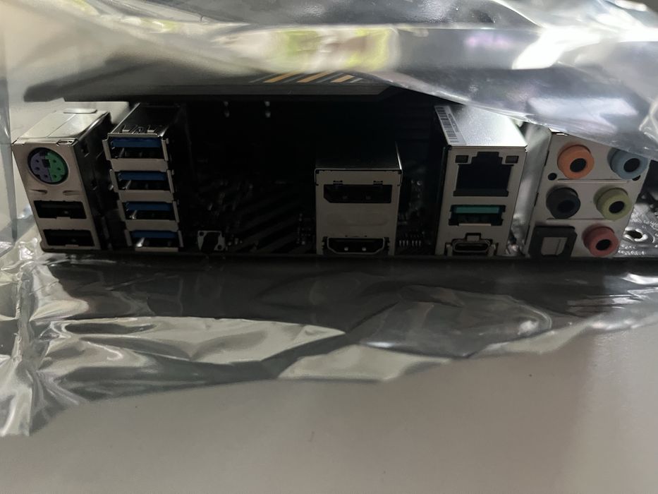материнська плата ASUS b550m-plus