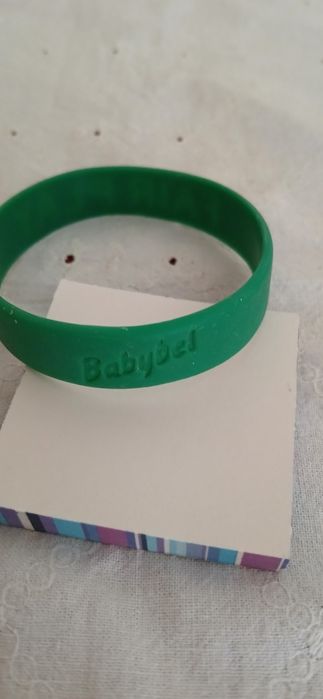 Duas pulseiras de silicone Babybel
