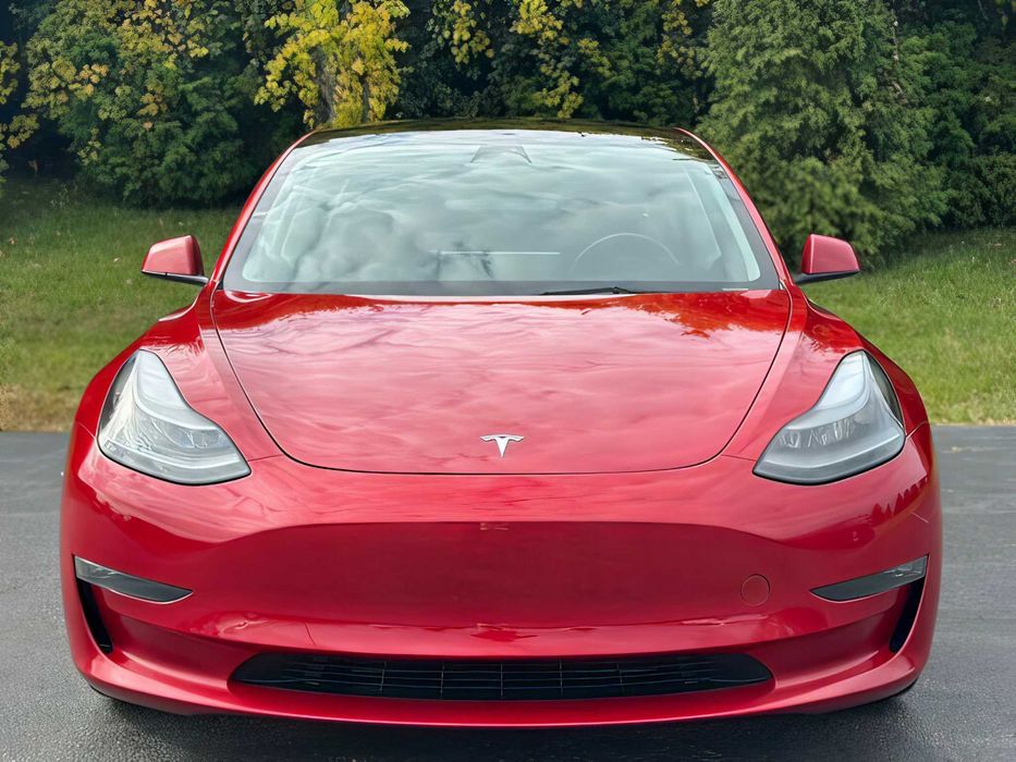 Tesla Model 3      2023