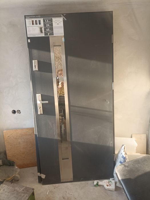 Drzwi wejściowe prawie nowe