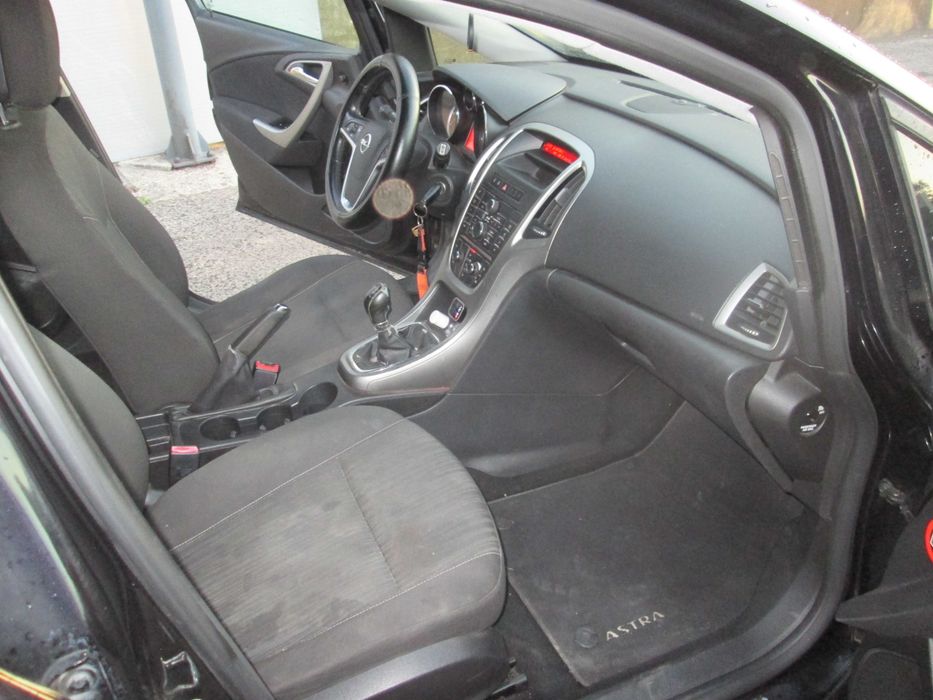 Opel Astra J 1.7 CDTI 125cv (6 Vel.) – 2010 – Nacional