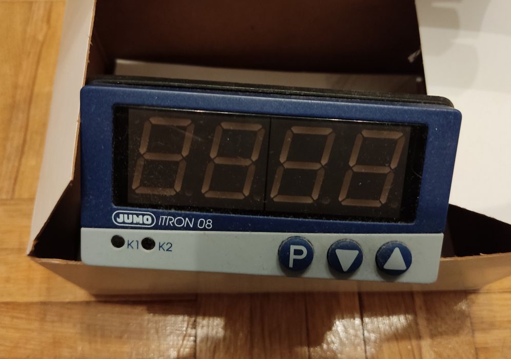 JUMO iTRON 08 mikroprocesorowy regulator, sterownik. Nowy.
