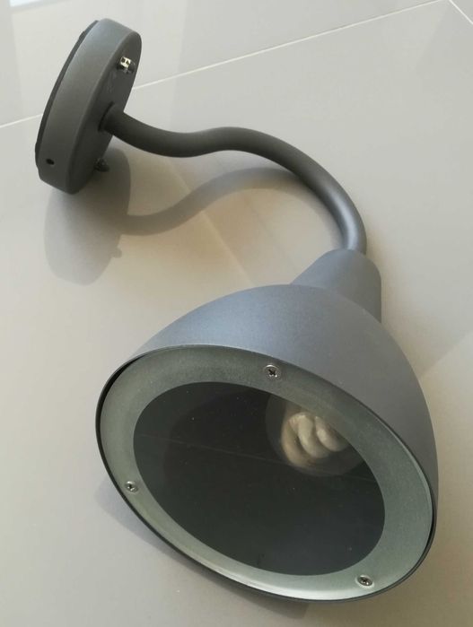 Candeeiro de parede em ferro