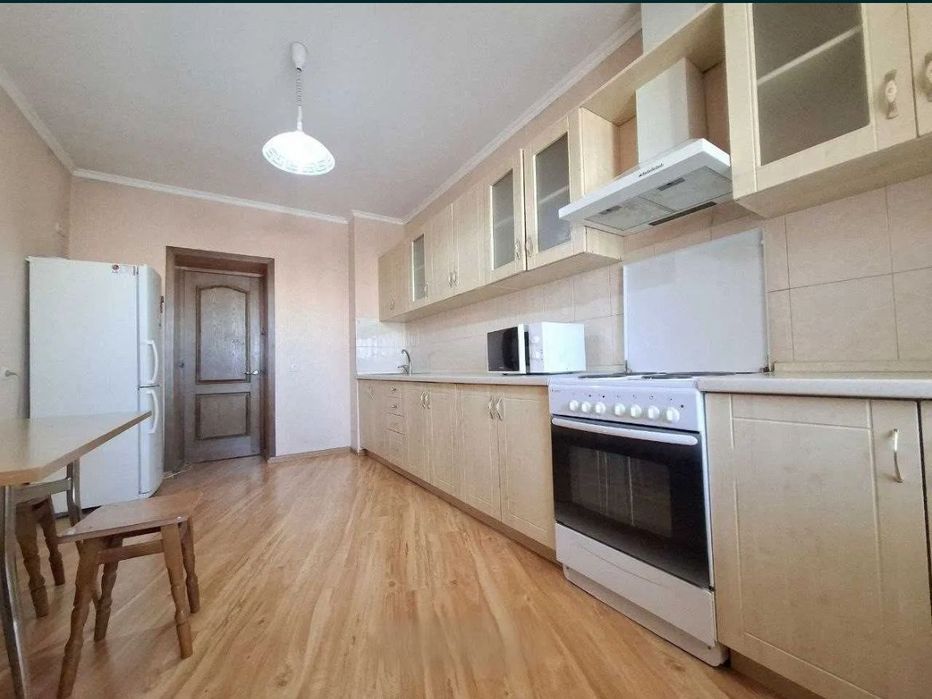 Оренда.3-х кімнатна квартира 15000 метро Позняки вул.Ани Ахматової.31