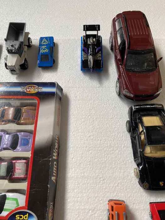 30 + carros de brincar