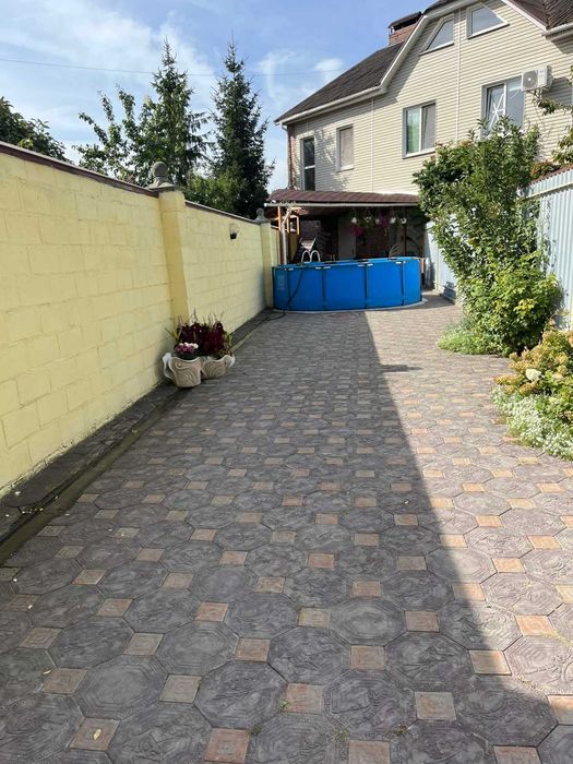 ПРОДАМ будинок Центр