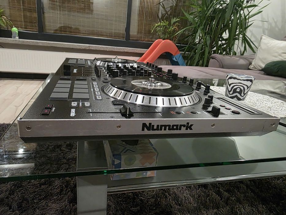 Kontroler Numark ns7ii, konsola Dj, djka