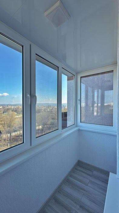 2-х кімнатна, з ремонтом, Центр