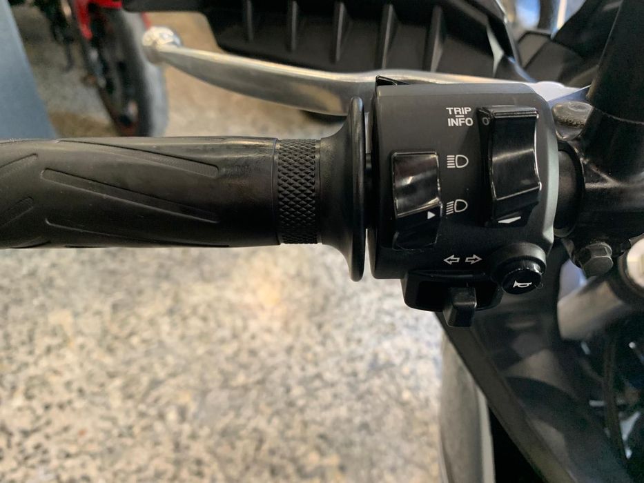 Yamaha MT 700 Tracer de 2022 Optimo Estado 4900 Kms Top case