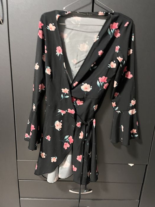 Продам сукні в каруселі 5шт