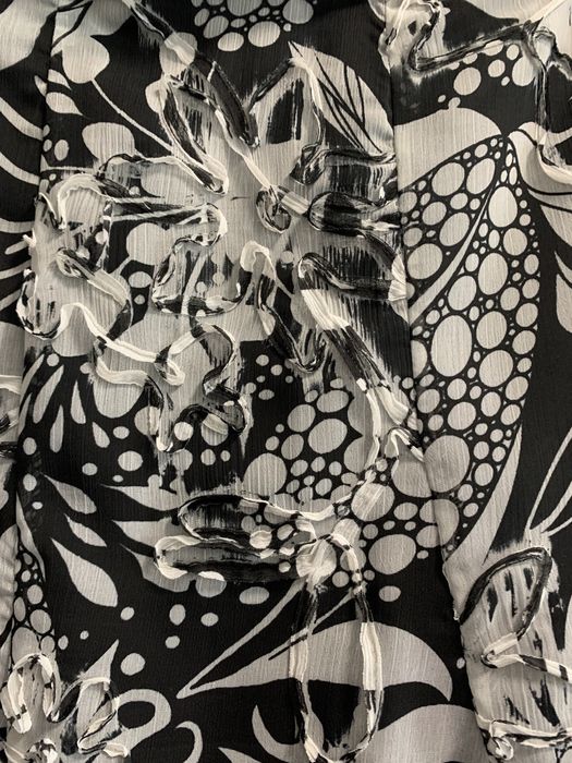 Saia com efeitos bordados