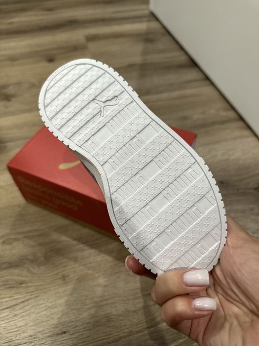 Дитячі кросівки puma CARINA 2.0 нові 27,5 розмір