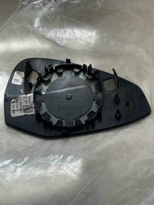 Дзеркальний елемент лівий Audi A4 A5 b9