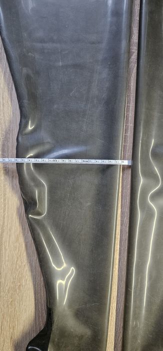 Панчохи зі справнього латексу