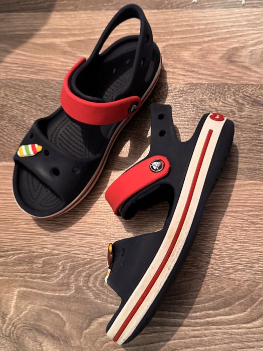 Оригінальні сандалі crocs