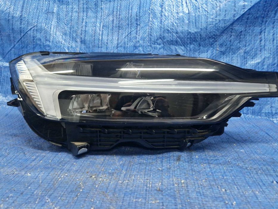 Volvo XC60 II lampa reflektor Prawa Full LED  Oryginał Idealna Europa