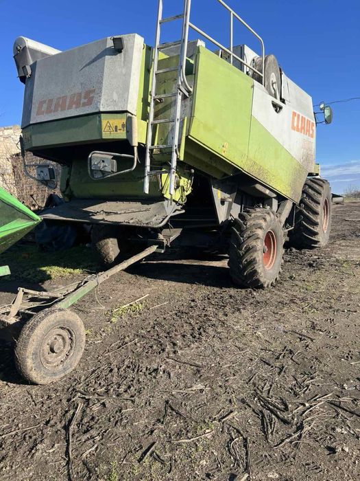 Комбайн Claas Lexion