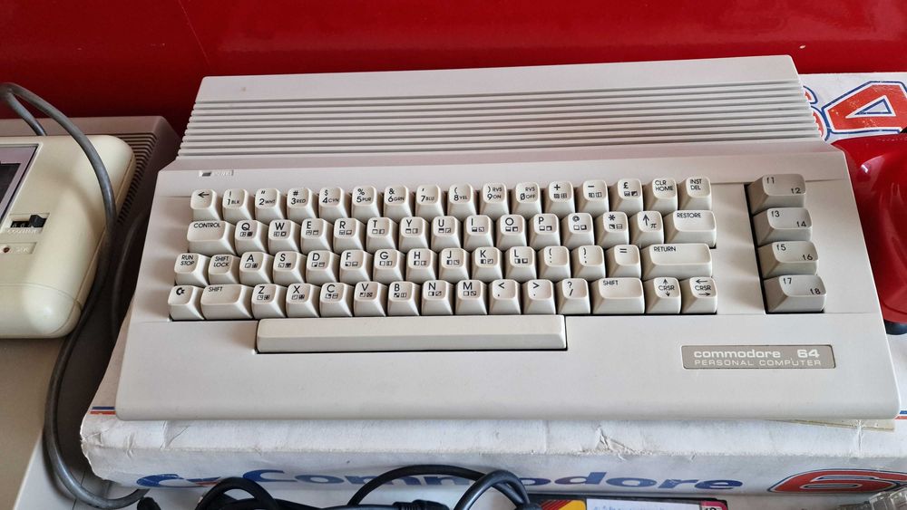 Commodore 64 stacja 1541 magnetofon joystick zasilacz kable soft