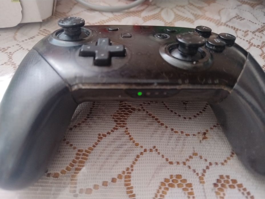бездротовий контролер Nintendo Switch Pro Controller.