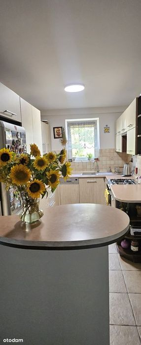 Przytulne mieszkanie z dużym balkonem i widokiem na Karczówkę.