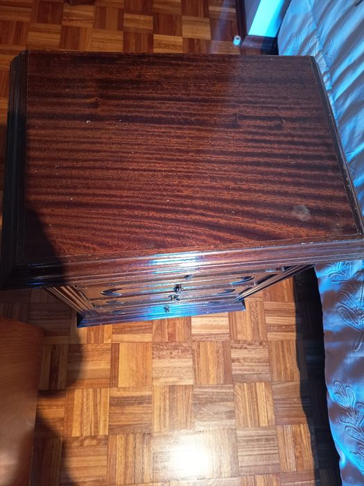 Cómoda e Mesinha de Cabeceira Madeira